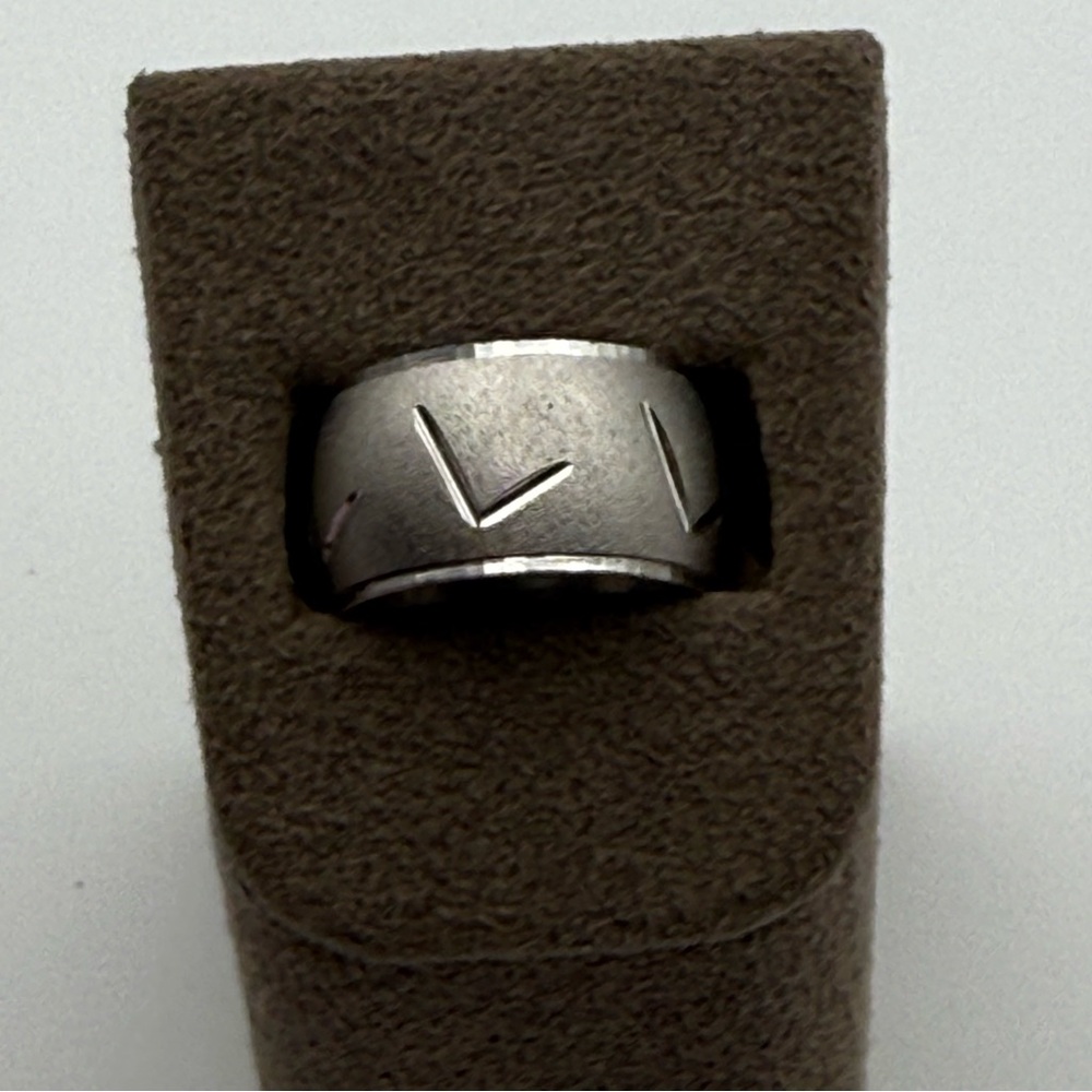 Stylish Silvertone unisex  Ring